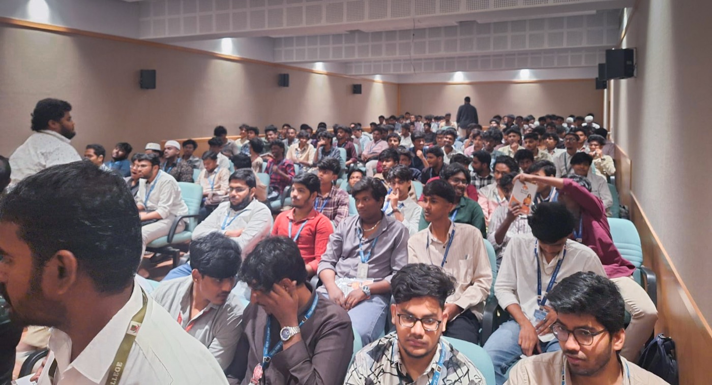 A full hall of students at a BMIT Campus to Career session at The New College